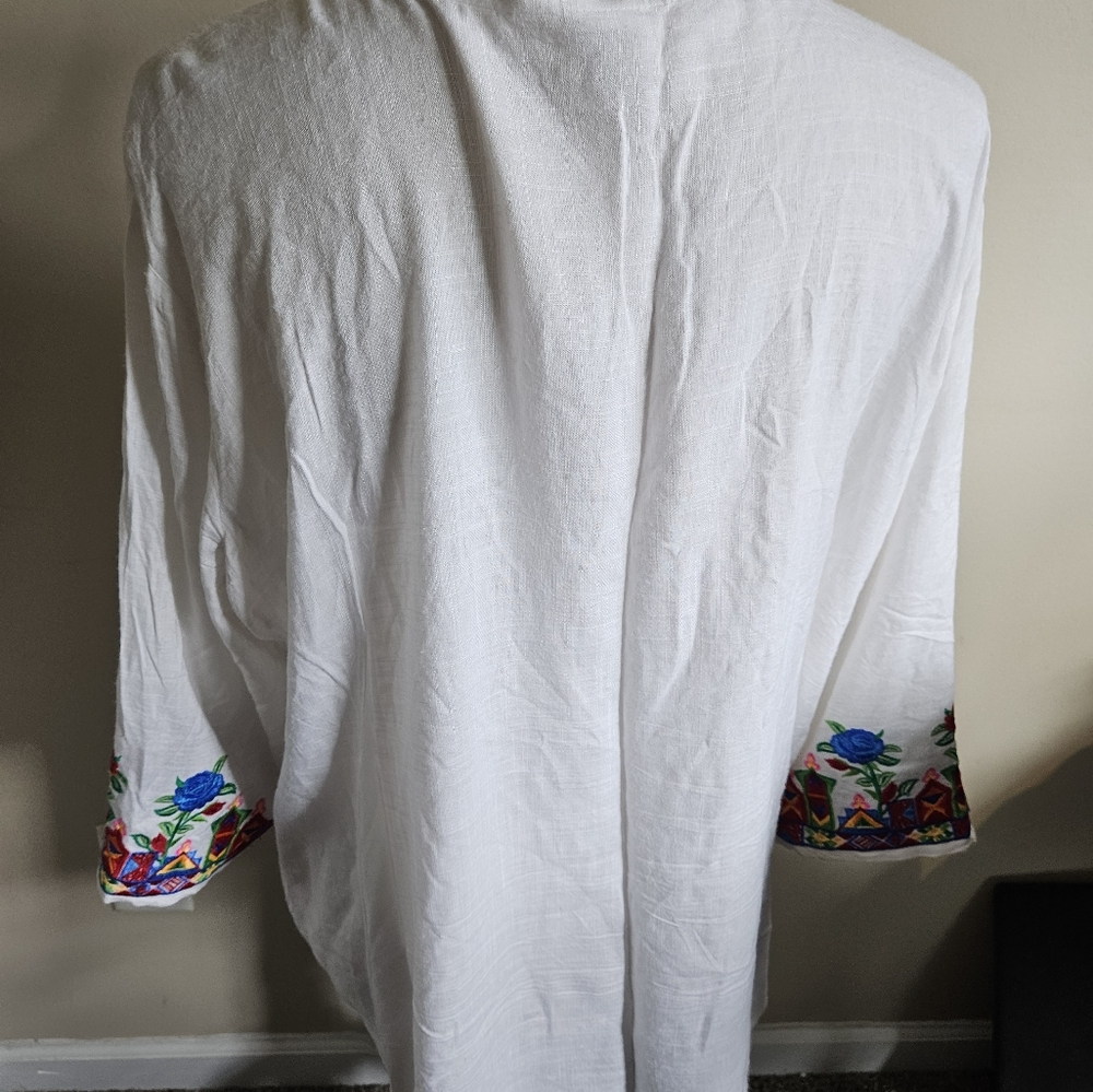 Embroidered White Floral Women's Top 100% Rayon Multi Color Top Size XL. - Picture 10 of 13